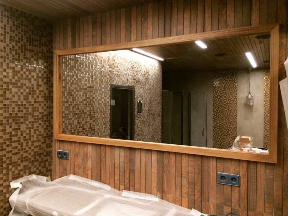 Зеркало в рамке из натурального дуба!